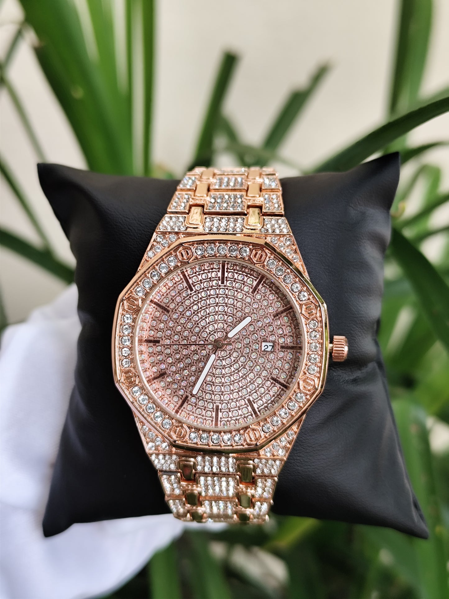Reloj de lujo de cuarzo esfera redonda octogonal con diamantes tipo Royal Oak. - Iced Out Watches