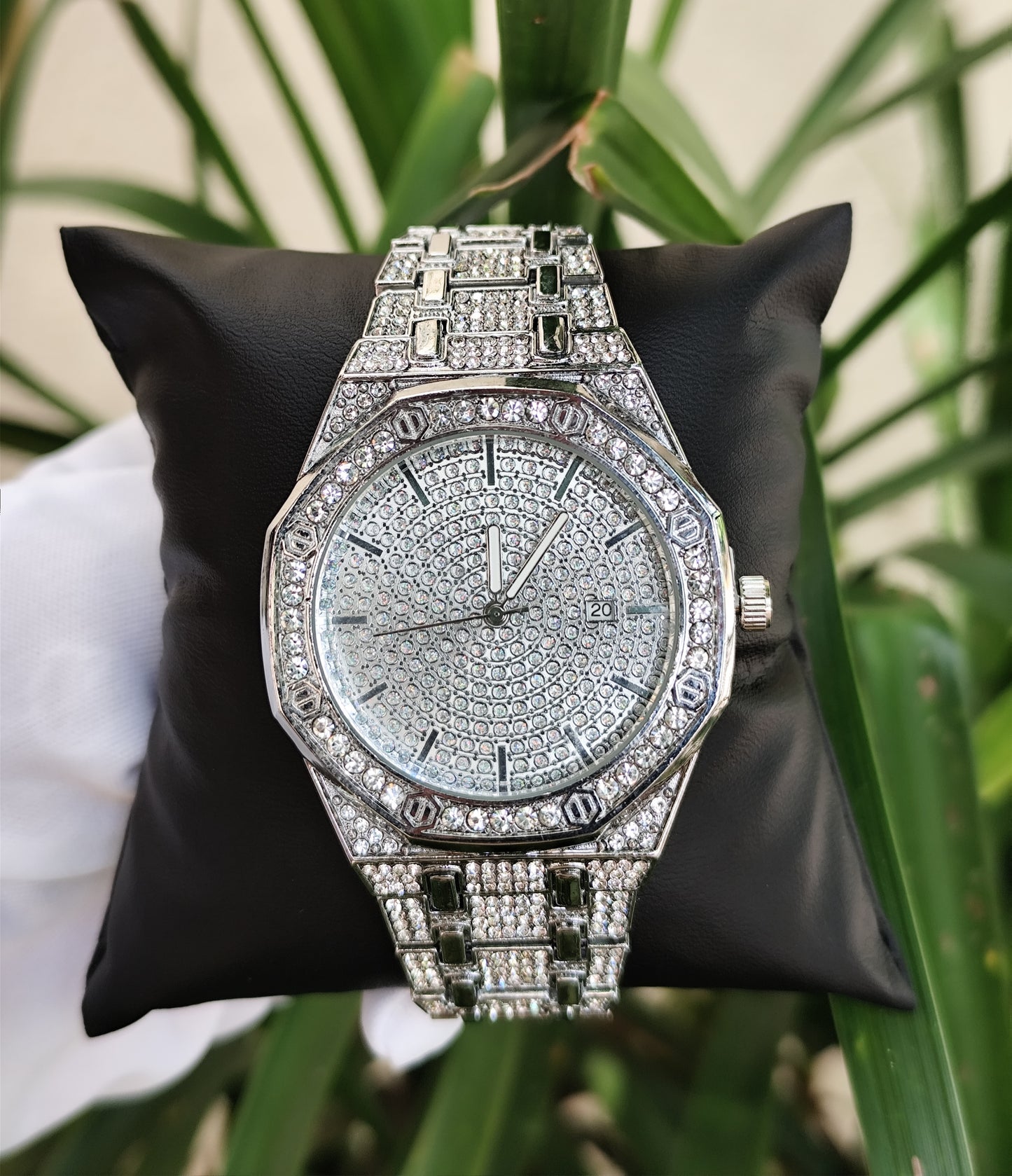 Reloj de lujo de cuarzo esfera redonda octogonal con diamantes tipo Royal Oak. - Iced Out Watches